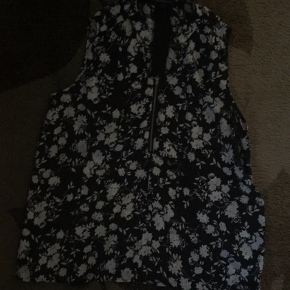 Black and white tank top - Picture 1 of 1